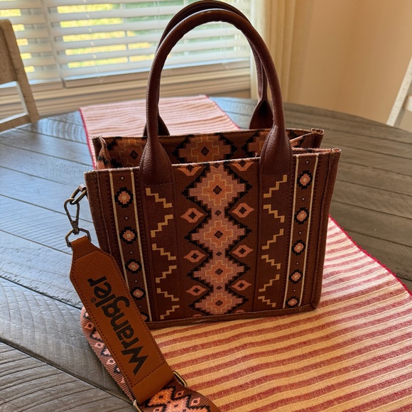 Wrangler tote - Picture 1 of 5